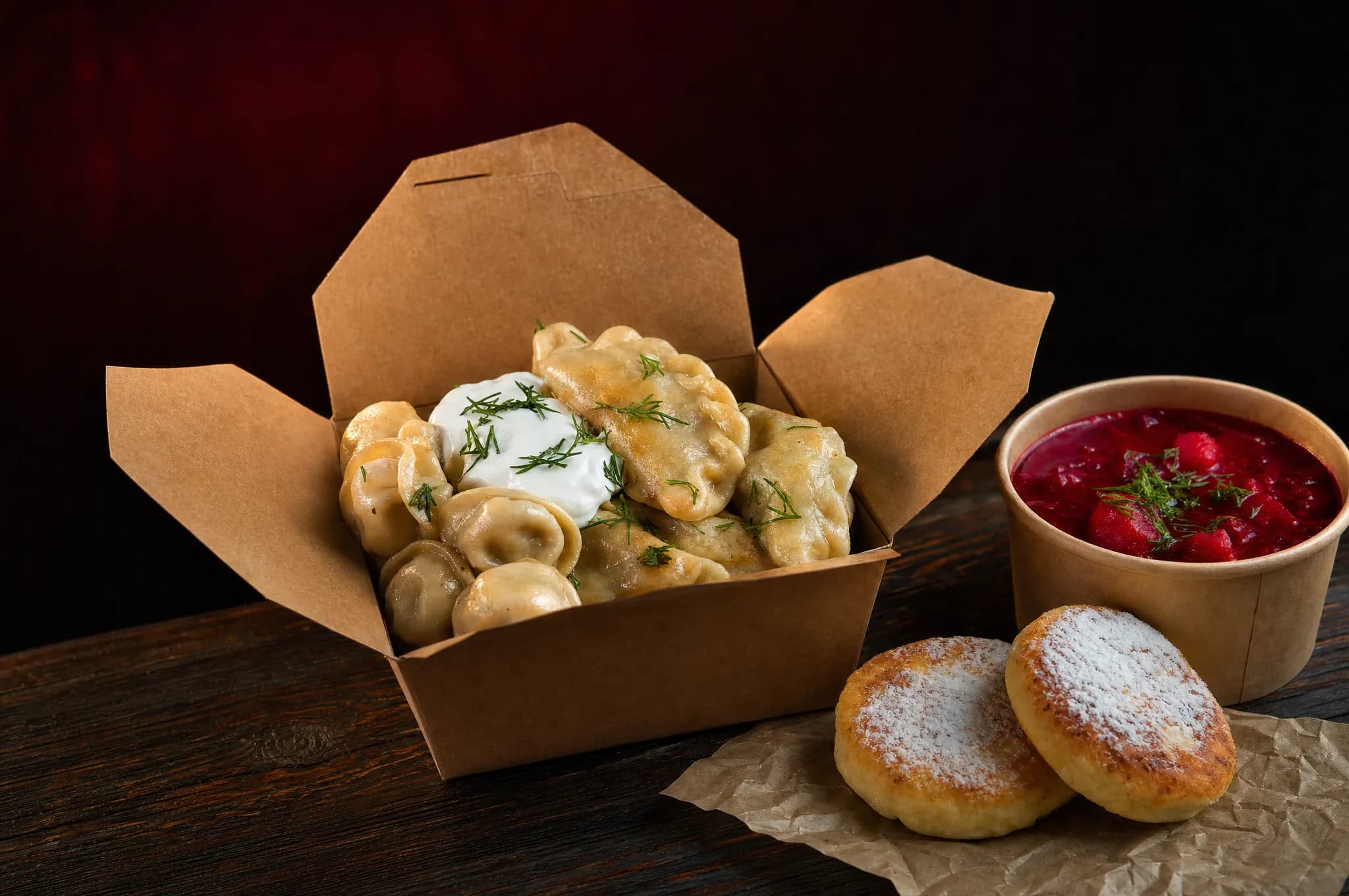 Die Babushka-Box mit Pelmeni, Borschtsch und Syrniki zum Mitnehmen